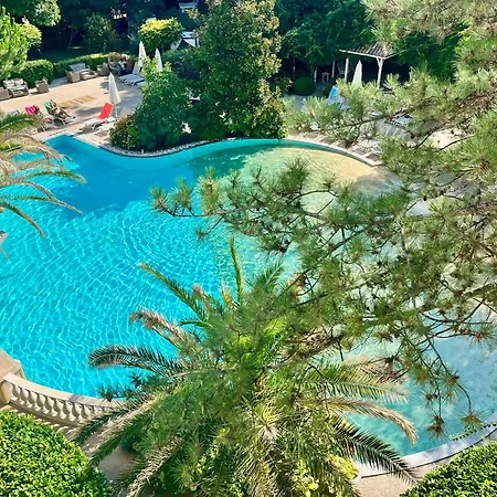 In A Luxurious Complex In Sunny Appartement Slantchev Briag