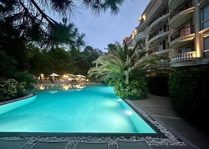 In A Luxurious Complex In Sunny Appartement