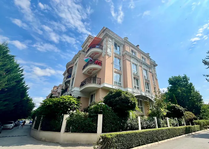 In A Luxurious Complex In Sunny Appartement