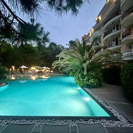 In A Luxurious Complex In Sunny Appartamento