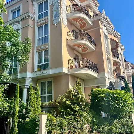 In A Luxurious Complex In Sunny Appartamento *
