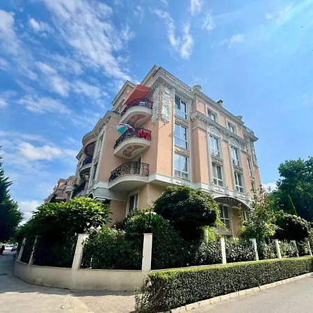 In A Luxurious Complex In Sunny Appartamento